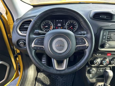 Used 2017 Jeep Renegade Latitude w/ Cold Weather Group image 15