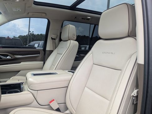 Used 2022 GMC Yukon Denali RWD image 15