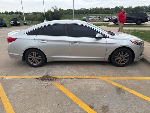 Used 2015 Hyundai Sonata SE FWD image 4