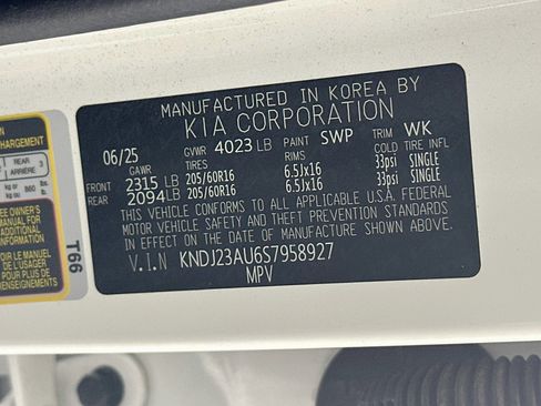 Used 2025 Kia Soul LX w/ LX Technology Package FWD image 12