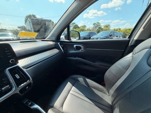 Used 2023 Kia Sorento SX AWD/4WD image 13