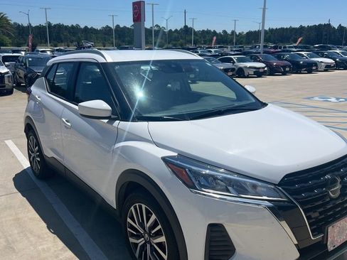 Used 2021 Nissan Kicks SV FWD image 6