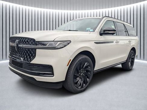 New 2026 Lincoln Navigator Reserve w/ Jet Appearance Package AWD/4WD image 7