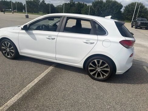 Used 2018 Hyundai Elantra GT w/ Style Package 02 FWD image 15