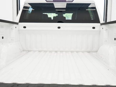 Used 2022 GMC Sierra 1500 SLT image 16