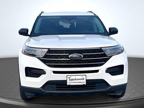 Used 2023 Ford Explorer XLT AWD/4WD image 2