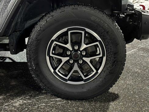 Used 2024 Jeep Wrangler Unlimited Rubicon w/ Capability Package image 9