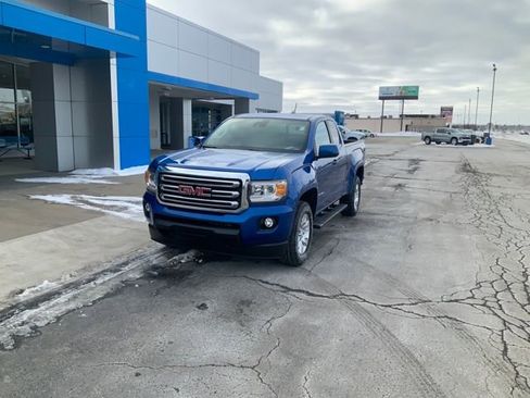 Used 2018 GMC Canyon SLE w/ SLE Convenience Package image 2