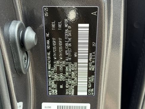 Certified 2025 Toyota Sienna XLE w/ XLE Plus Package AWD/4WD image 30