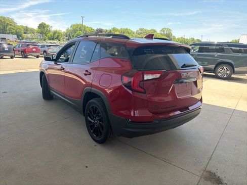 Used 2023 GMC Terrain SLE w/ Driver Convenience Package AWD/4WD image 3