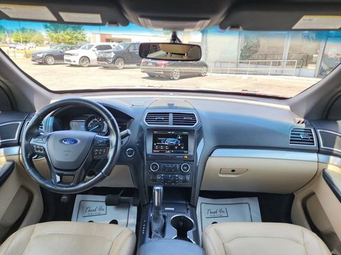 Used 2016 Ford Explorer XLT w/ Equipment Group 202A AWD/4WD image 15