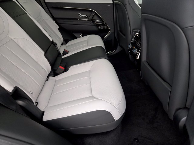 New 2026 Land Rover Range Rover Sport Dynamic SE AWD/4WD image 17