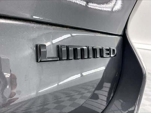 Used 2024 Jeep Grand Cherokee L Limited w/ Luxury Tech Group II image 8