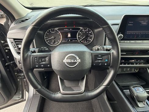 Used 2025 Nissan Rogue SV AWD/4WD image 18