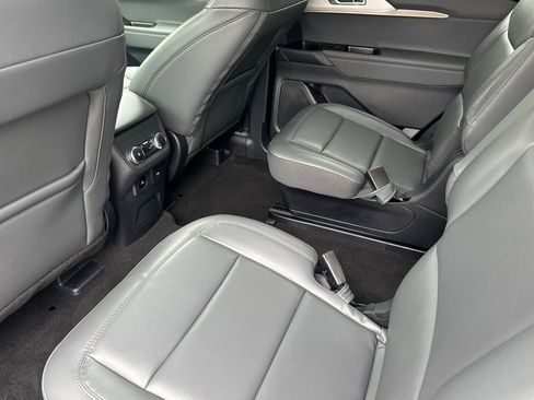 Used 2025 Ford Explorer Active w/ Active Comfort Package image 13