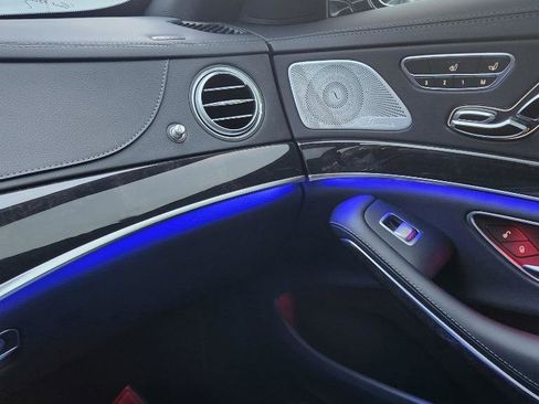 Used 2018 Mercedes-Benz S 560 Sedan image 21