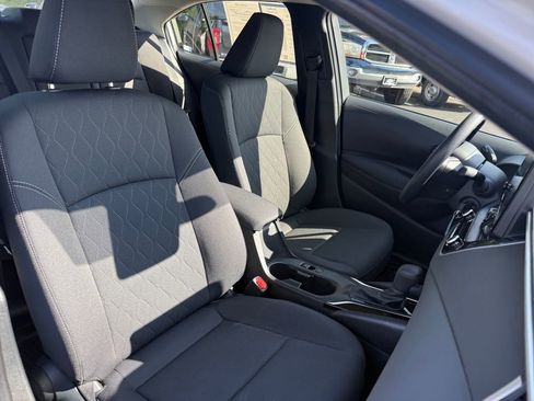 Used 2025 Toyota Corolla LE FWD image 18