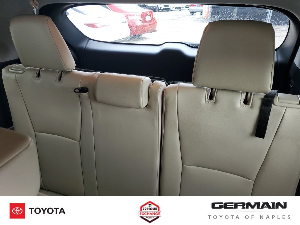 Used 2021 Toyota Highlander XLE FWD image 22