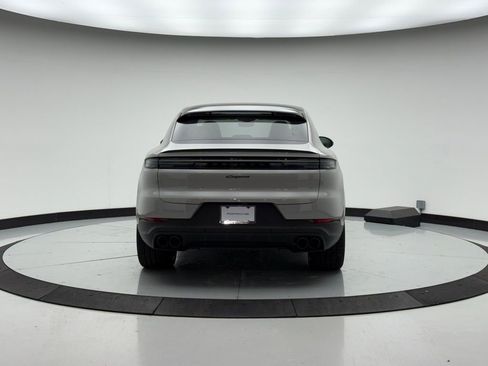 Used 2024 Porsche Cayenne Coupe image 9