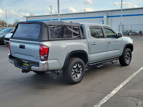 Used 2018 Toyota Tacoma TRD Off-Road image 4