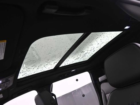 Used 2024 GMC Yukon XL Denali image 17