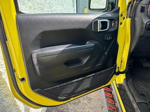 Used 2024 Jeep Wrangler Unlimited Rubicon AWD/4WD image 16