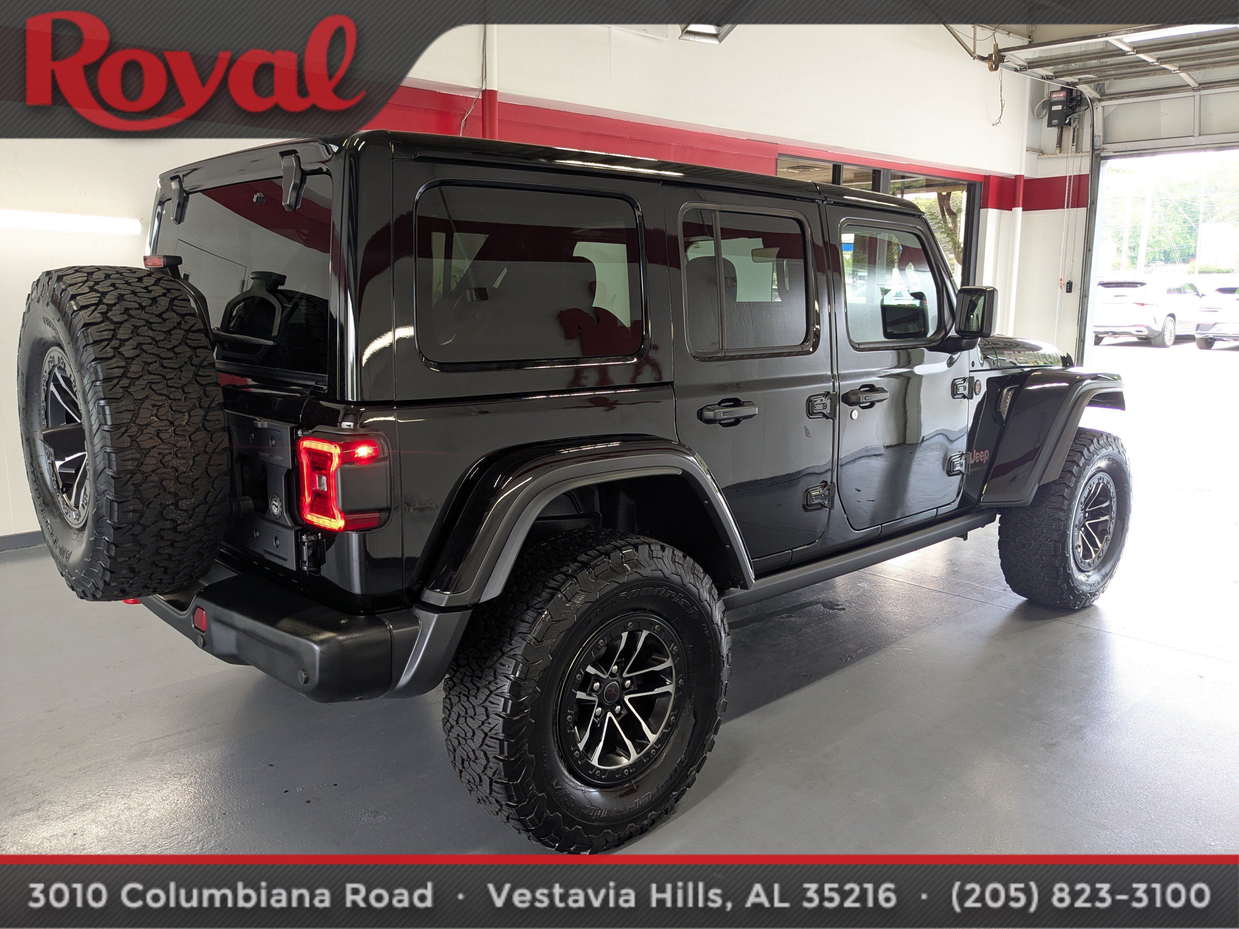 Used 2024 Jeep Wrangler Unlimited Rubicon AWD/4WD image 4