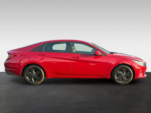 Used 2023 Hyundai Elantra SEL FWD image 4
