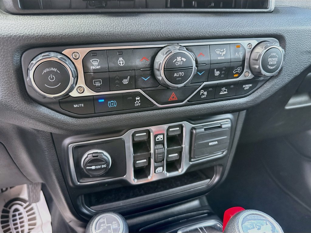 Used 2024 Jeep Wrangler Unlimited w/ Convenience Group AWD/4WD image 17