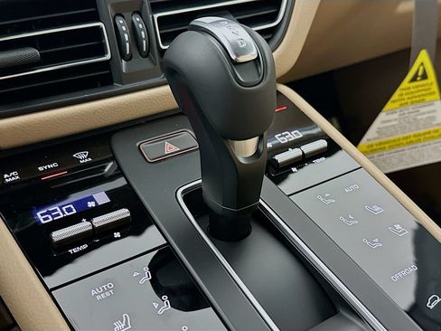 Certified 2026 Porsche Macan AWD/4WD image 19