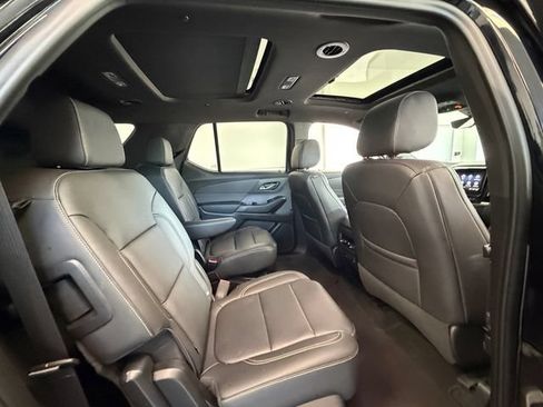 Used 2023 Chevrolet Traverse LT w/ LT Premium Package AWD/4WD image 19