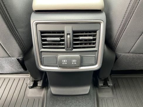 Used 2024 Subaru Forester Premium image 21