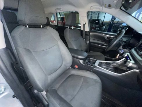 Used 2021 Toyota RAV4 LE image 29