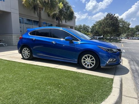 Used 2017 Chevrolet Cruze Premier FWD image 2