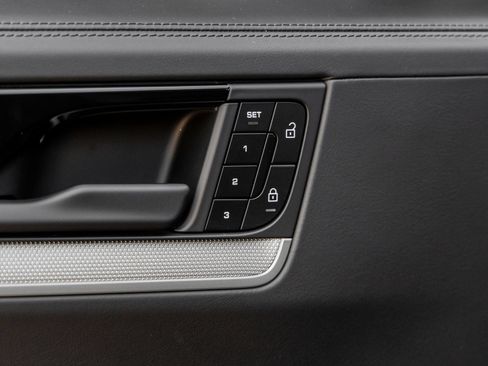 Certified 2025 Porsche Cayenne S AWD/4WD image 22