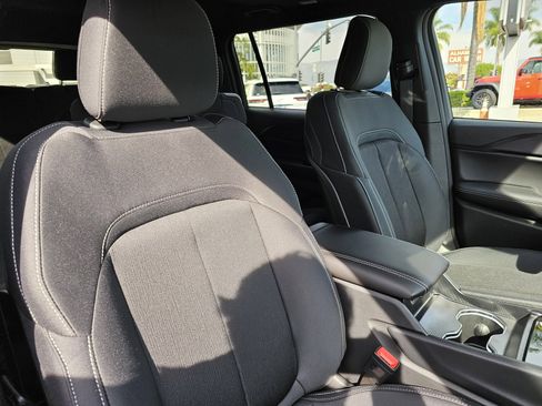 New 2025 Jeep Grand Cherokee L Laredo image 27