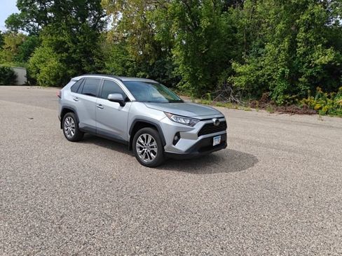 Used 2021 Toyota RAV4 XLE Premium AWD/4WD image 13