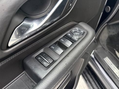 Used 2024 GMC Yukon XL Denali w/ Advanced Technology Package image 11