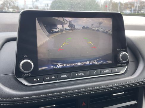 Used 2023 Nissan Rogue SV image 30