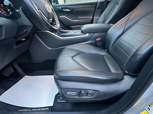 Used 2021 Toyota Highlander XLE image 24