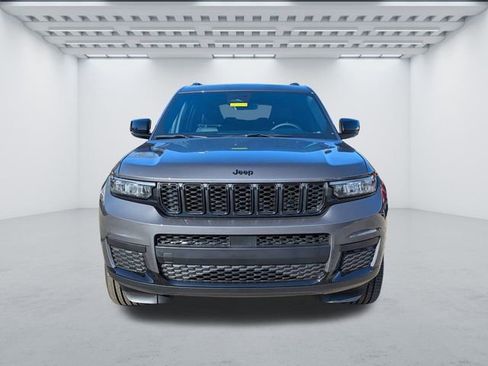 New 2025 Jeep Grand Cherokee L Altitude image 9