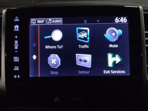 Used 2018 Honda Pilot Touring image 25