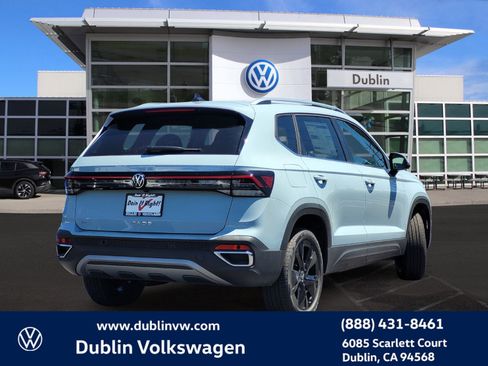 New 2025 Volkswagen Taos SE image 4