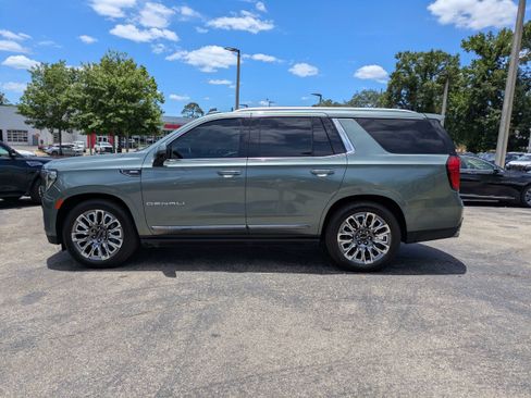Used 2024 GMC Yukon Denali Ultimate AWD/4WD image 7