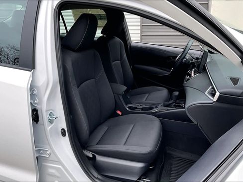 Used 2025 Toyota Corolla LE FWD image 8