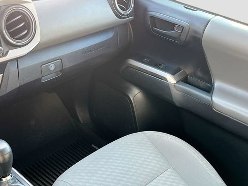 Used 2020 Toyota Tacoma SR5 RWD image 22