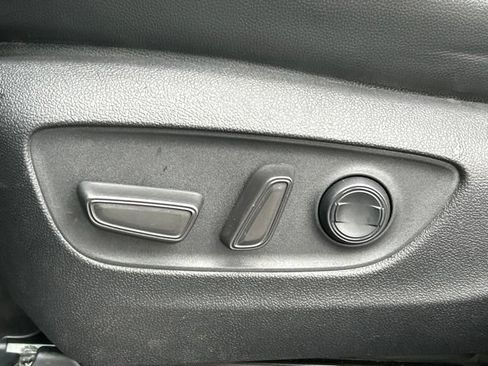 Used 2021 Toyota Highlander XLE AWD/4WD image 13