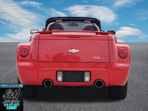 Used 2005 Chevrolet SSR w/ Preferred Equipment Group RWD image 13