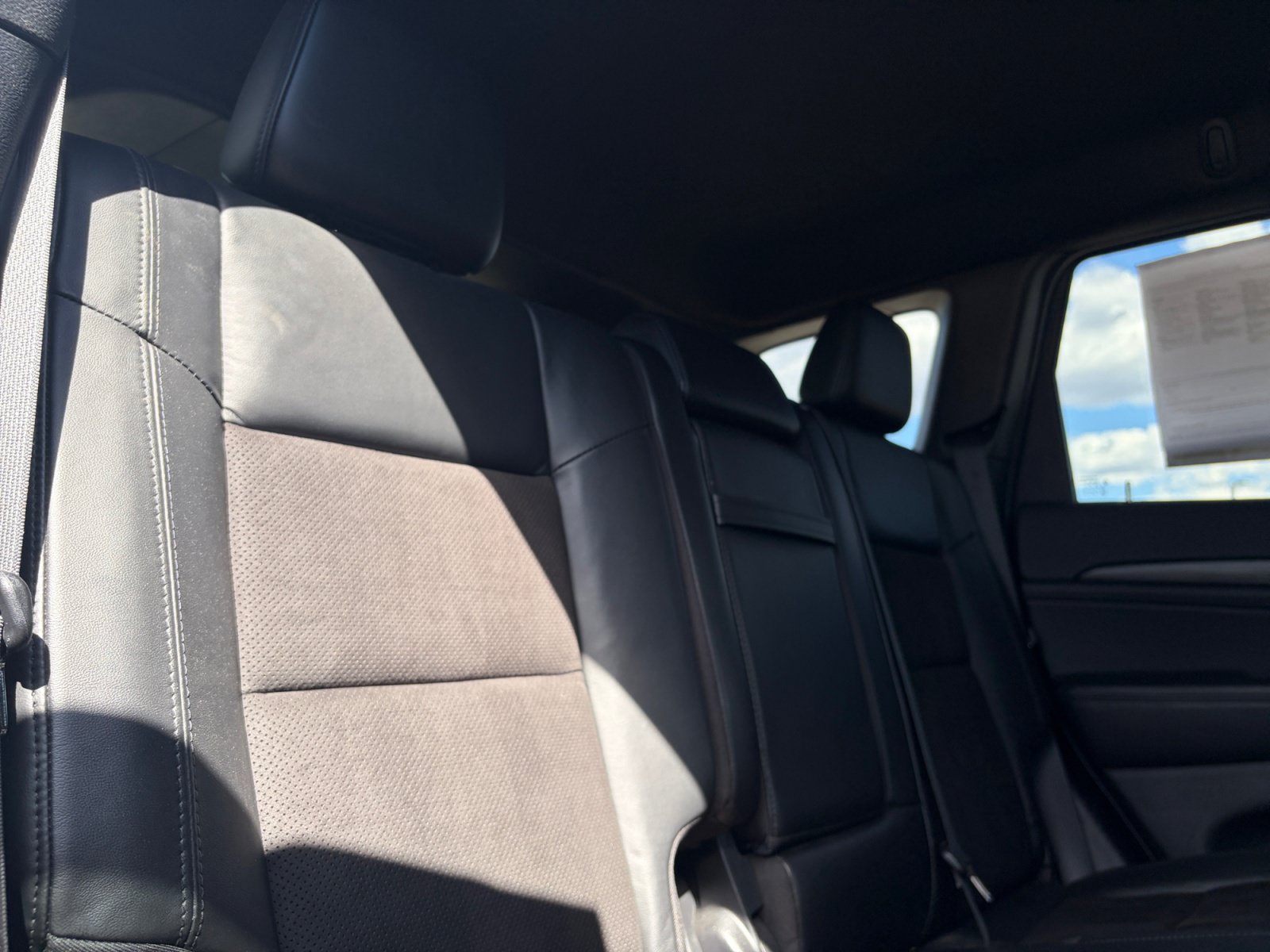 Used 2020 Jeep Grand Cherokee Altitude AWD/4WD image 28