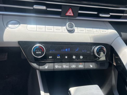 Certified 2026 Hyundai Elantra Limited FWD image 22